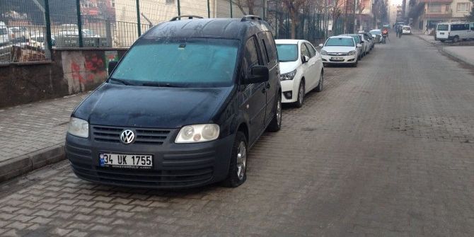 Siirt’te Araçların Lastikleri Patlatıldı