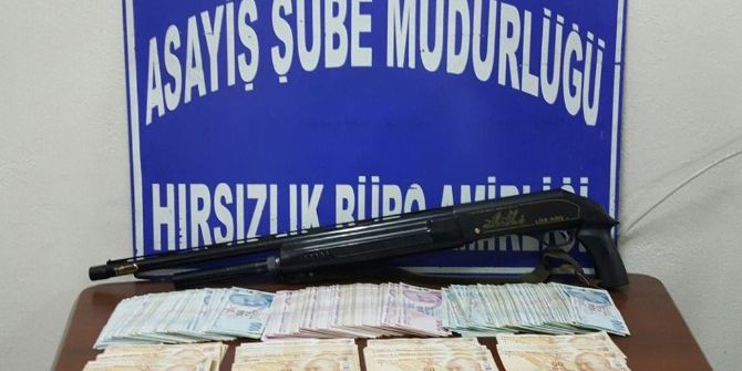 Kocasını Arkadaşlarıyla Birlikte Dolandırdı