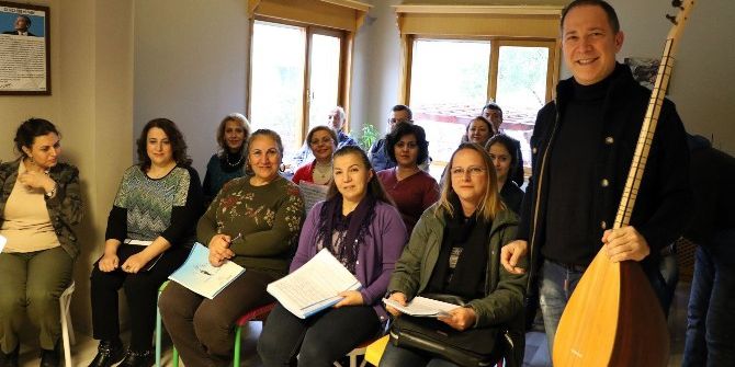 Sümer Ezgü Antalya’da Kurduğu Akademiyle 7’den 70’e Müzik Eğitimi Veriyor