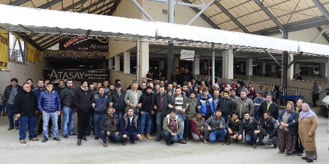 Kuşadası’nda Pazarcıların Eylemi Sürüyor