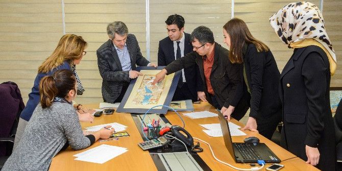 Minyatür Yarışmasında Eserler Değerlendiriliyor