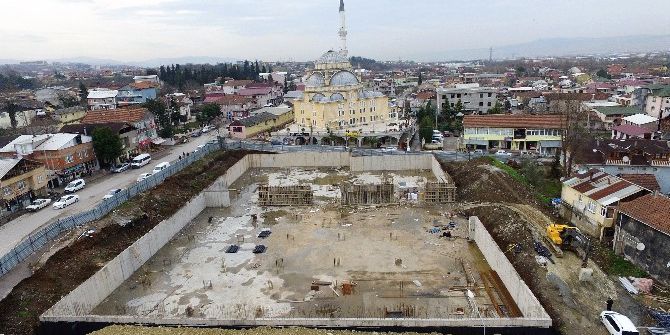 Başiskele’de Alt Ve Üst Yapı Çalışmalar Sürüyor