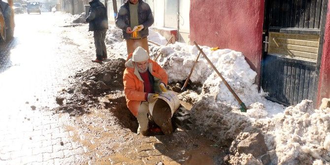 Eksi 10 Derecede Su Ve Kanalizasyon Çalışması