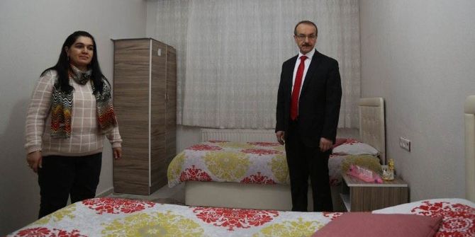 Vali Yavuz Ve Eşinden Çocuk Evlerine Ziyaret