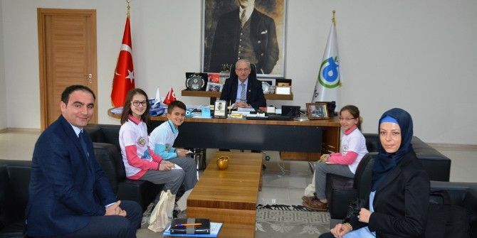 Albayrak, Su Kaşifi Projesinde Türkiye 1’ncisi Olan Okulun Öğrencilerini Ağırladı