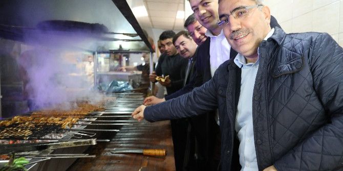 Başkan Çelikcan’dan Şampiyonlara Adana Kebabı