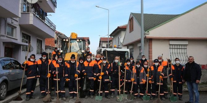 Temizlik Timi Arı Gibi Çalışıyor