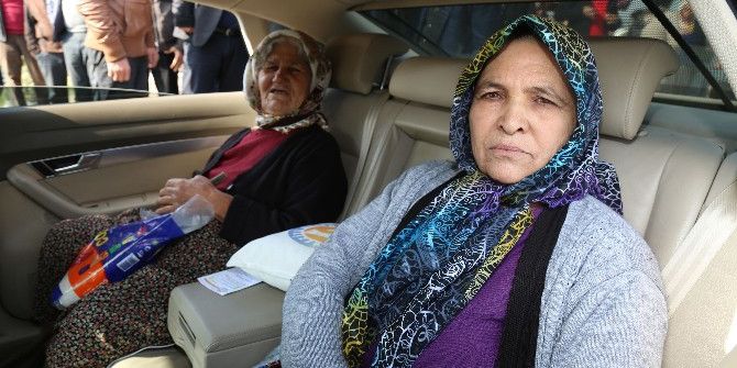 Mezitlili Kadınlar, Başkan Tarhan’ın Makam Aracına Bindi