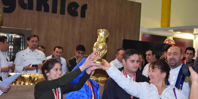 Köyceğizli Öğrenciler Uluslararası Altın Kep Aşçılar Yarışmasında 3. Oldu