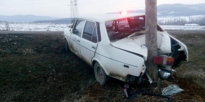 Polisin ‘Dur’ İhtarına Uymayan Sürücü, Direğe Çarptı