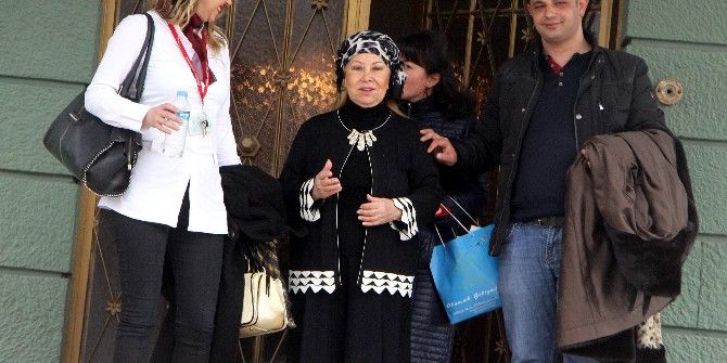 Bedia Akartürk Katarakt Ameliyatı Oldu