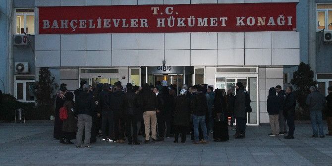 Yeni Çipli Kimlik Kartı İçin Geceden Sıraya Girdiler