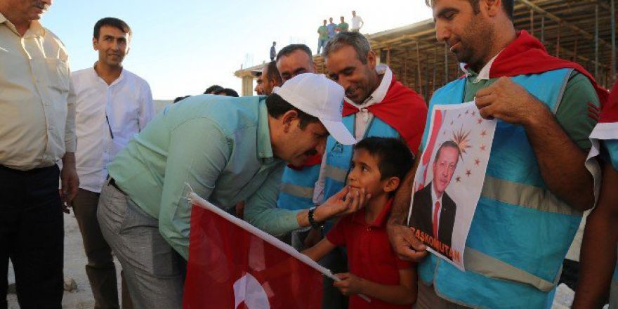 Belediye Başkanı Mehmet Ekinci Gündüz Sahada Gece Nöbette