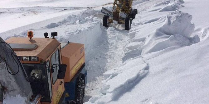 Ardahan Özel İdare Ekiplerinin Karla Mücadelesi