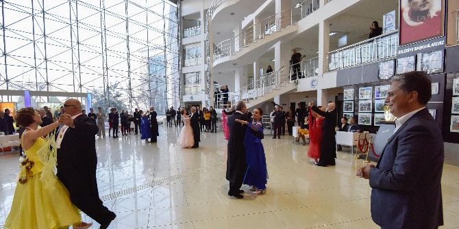 Yaşlı Evi Dans Şampiyonları Başkan Uysal’la Buluştu