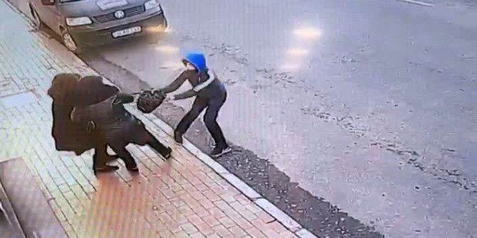 Kapkaç Girişimi Kamerada