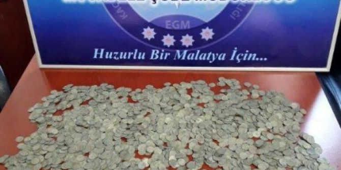 Polis Bir Şahsın Üzerinde 3 Bin 560 Adet Tarihi Sikke Ele Geçirdi
