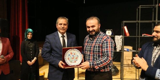 ’En Büyük Haber’ İsimli Tiyatro Oyunu Kütahya’da Da Sahnelendi