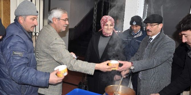 Vali Yurtnaç, Pazarcı Esnafına Çorba İkram Etti