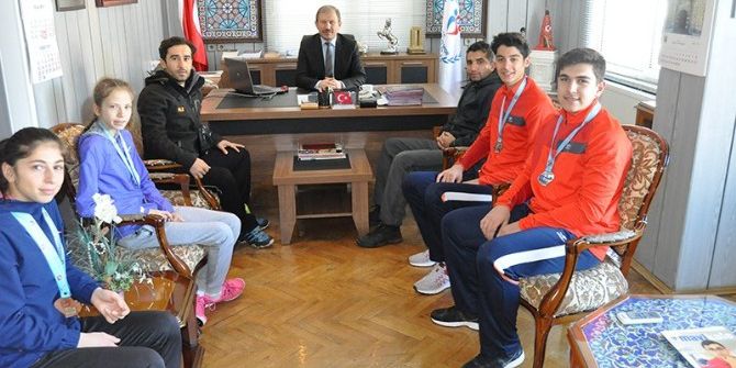 Başarılı Sporculardan Müdür Sadık Ölçen’e Ziyaret