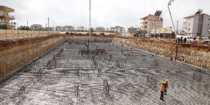 Döşemealtı Hastanesi İnşaatı Yükseliyor