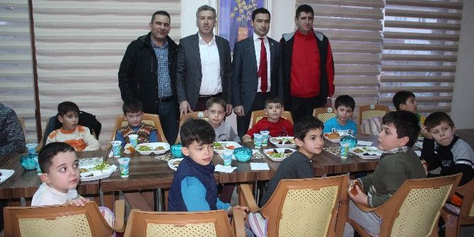 Minik Sporculara Moral Yemeği