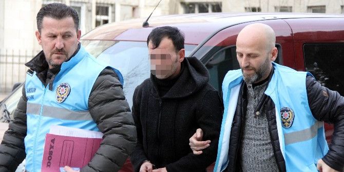 Bayan Arkadaşını 9 Yerinden Bıçakladı