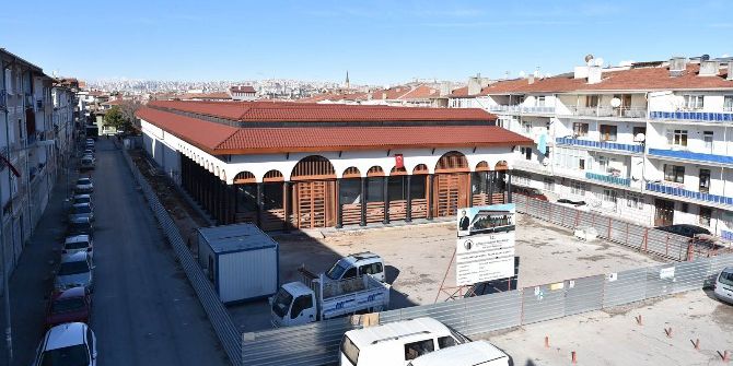 Aydınlıkevler Kapalı Semt Pazarı Açılmak İçin Gün Sayıyor