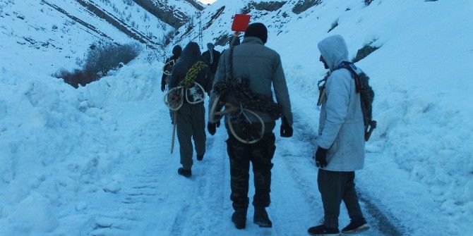 Hayvanlarını Besleyebilmek İçin Hayatlarını Tehlikeye Atıyorlar
