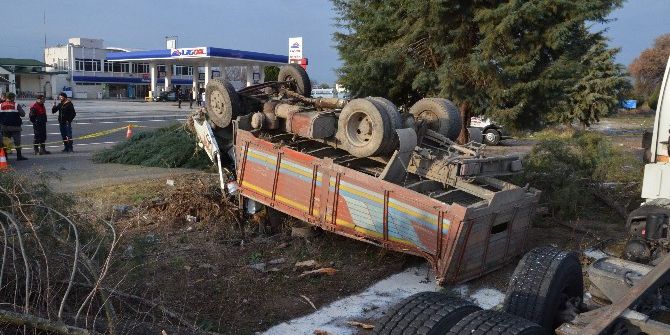 Süt Toplama Kamyonu Yoldan Çıktı, Bir Kişi Öldü