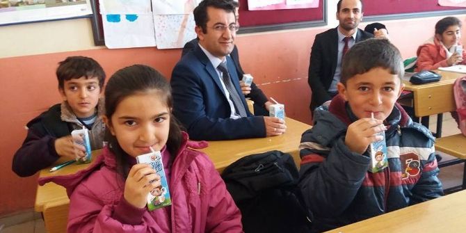 Bahçesaray’da ’Okul Sütü’ Dağıtımı