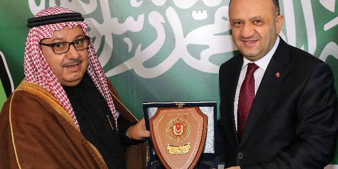 Milli Savunma Bakanı Işık, Suudi Arabistan’da