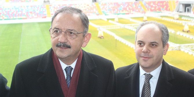 Bakanlar Özhaseki Ve Kılıç, Kadir Has Stadı’nda Top Oynadı