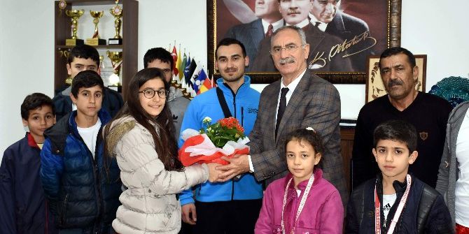 Kick Boksçulardan Başkan Kale’ye Teşekkür