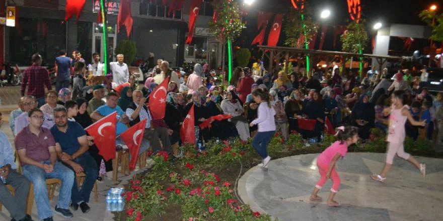 Bigadiç’te Demokrasi Nöbeti Devam Ediyor