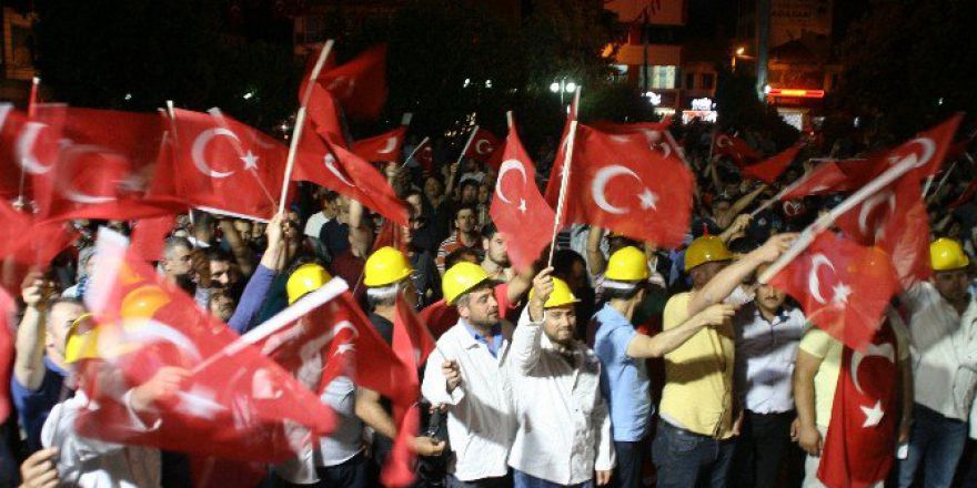 Demokrasi Nöbetinde Devrekliler Tek Yürek, Tek Vücut Oldular