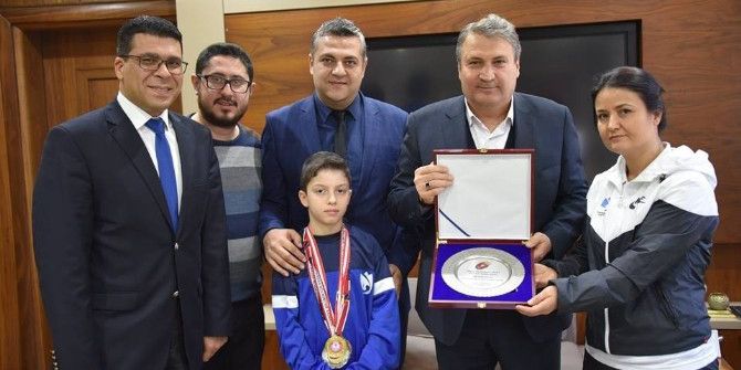 Başkan Çerçi Başarılı Badmintoncuları Ağırladı