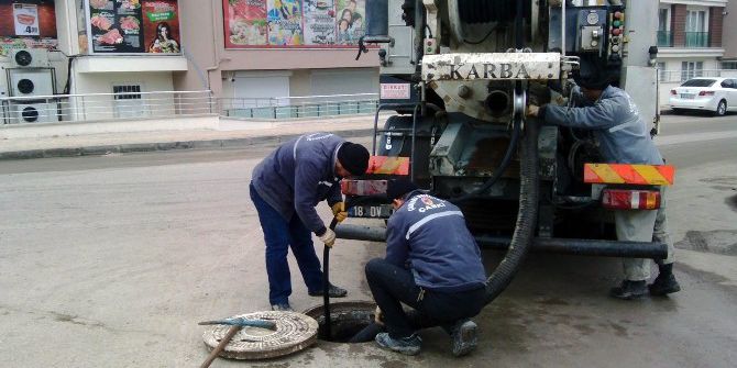 Çankırı’da Yağmur Suyu Kanalları Temizleniyor