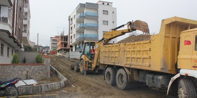 Yalçınlar Sokaktaki Çalışmalar Devam Ediyor