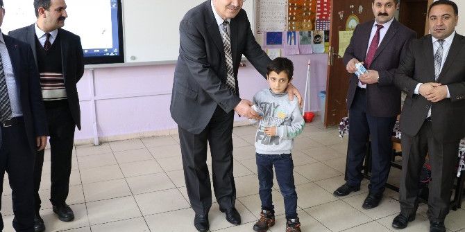 Ağrı’da Çocuklara Süt Dağıtıldı