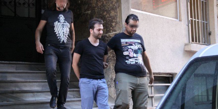 Donanmaya Ait Belgeleri İmha Etmek İsteyen Eski Teğmen Gözaltına Alındı