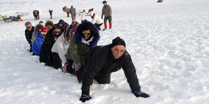 Çıldır Gölü Üzerinde Timsah Yürüyüşü