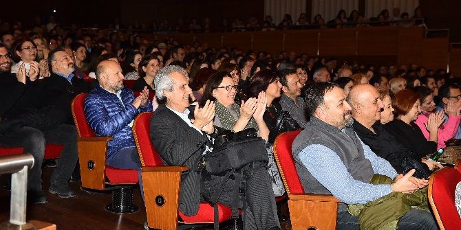 Özdemir Erdoğan’dan İzmir’de Unutulmaz Konser