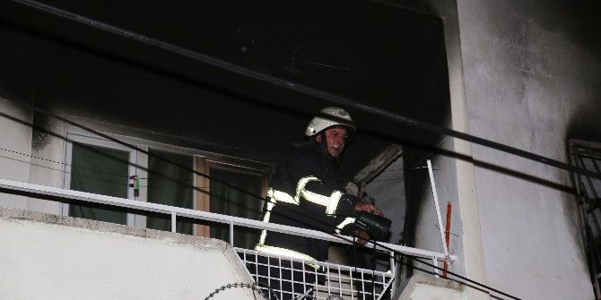 Adana’da Üniversite Öğrencileri Evinde Korkutan Yangın