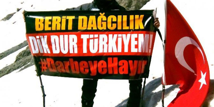 Dağcılar Darbecileri Erciyes’in Zirvesinden Lanetledi