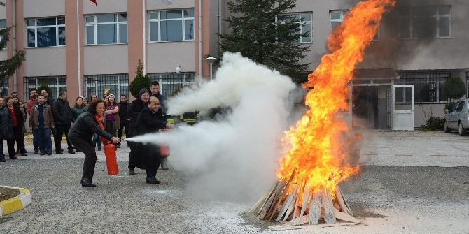 Lüleburgaz Meslek Yüksek Okulunda Yangın Tatbikatı