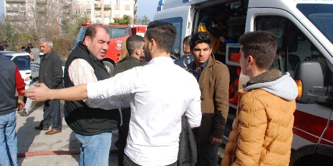 Kahraman Gençler Alevlerin Ortasından Hayat Kurtardı