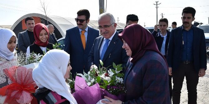 Vali Tuna Suriyeli Öğrencileri Okullarında Ziyaret Etti