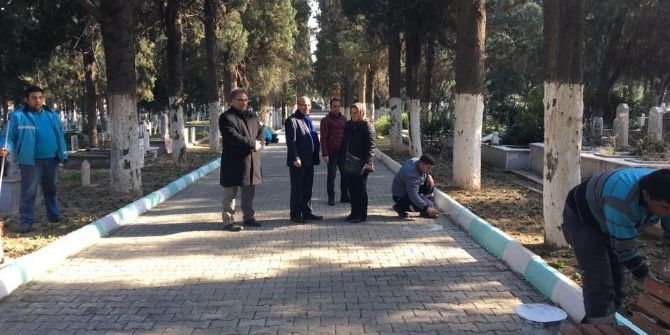 Alaşehir Mezarlıklarında Çalışma Başladı