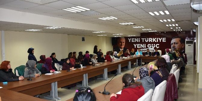 Başkan Çelik İl Kadın Kolları Toplantısına Katıldı